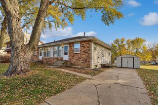 7708 Ridgemont Drive, Urbandale, IA 50322