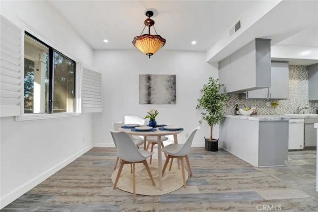 13331 Moorpark Street 206, Sherman Oaks, CA 91423