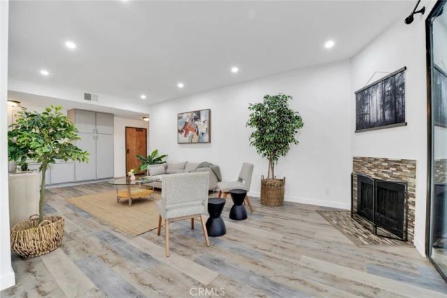 13331 Moorpark Street 206, Sherman Oaks, CA 91423