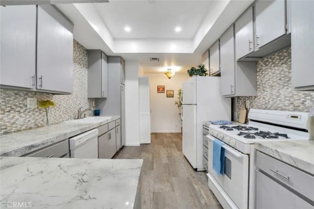 13331 Moorpark Street 206, Sherman Oaks, CA 91423