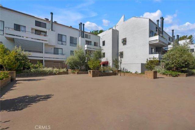 13331 Moorpark Street 206, Sherman Oaks, CA 91423