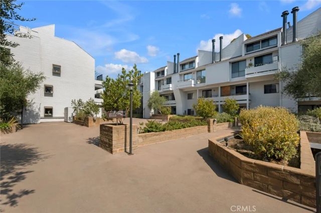13331 Moorpark Street 206, Sherman Oaks, CA 91423