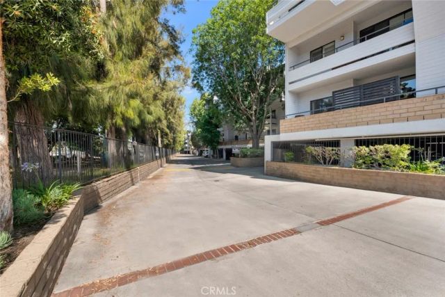 13331 Moorpark Street 206, Sherman Oaks, CA 91423