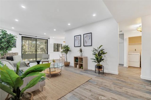 13331 Moorpark Street 206, Sherman Oaks, CA 91423