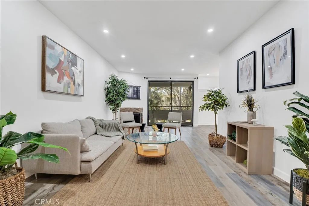 13331 Moorpark Street 206, Sherman Oaks, CA 91423