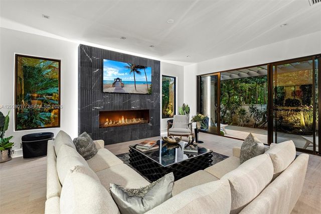 7291 SW 47th Ct, Miami, FL 33143