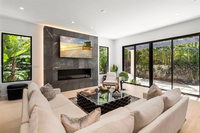 7291 SW 47th Ct, Miami, FL 33143