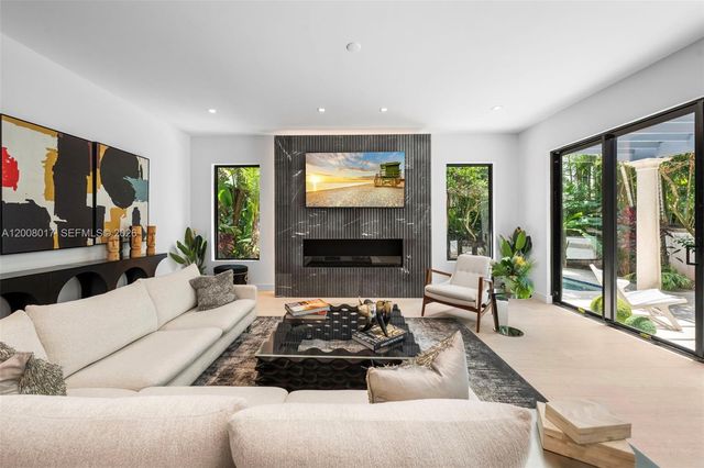 7291 SW 47th Ct, Miami, FL 33143