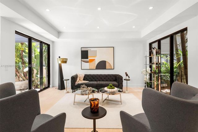 7291 SW 47th Ct, Miami, FL 33143