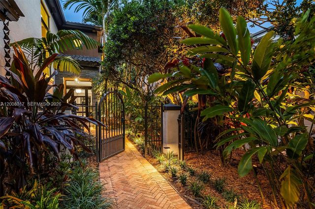 7291 SW 47th Ct, Miami, FL 33143