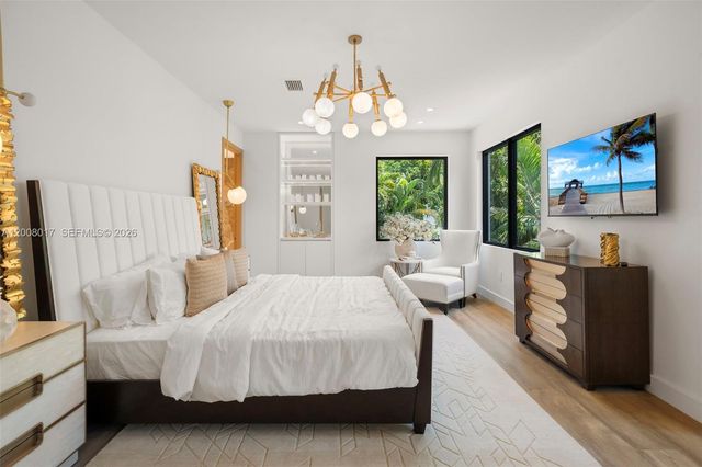 7291 SW 47th Ct, Miami, FL 33143