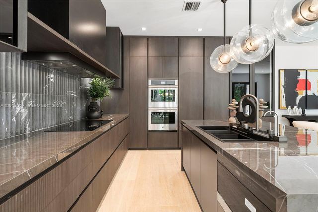 7291 SW 47th Ct, Miami, FL 33143