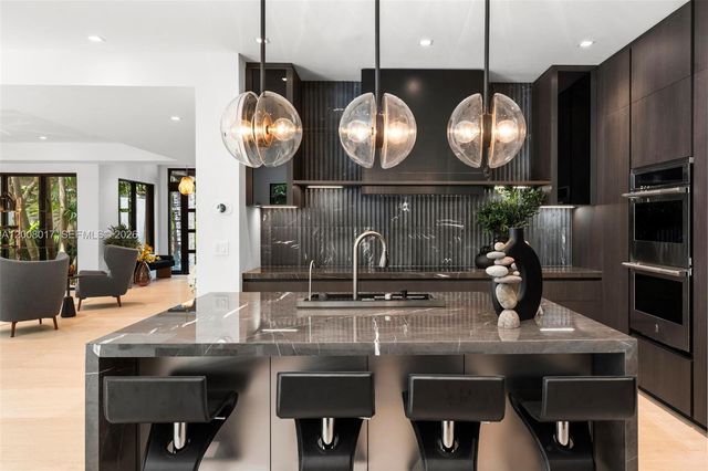 7291 SW 47th Ct, Miami, FL 33143