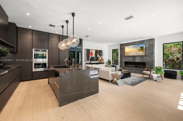 7291 SW 47th Ct, Miami, FL 33143