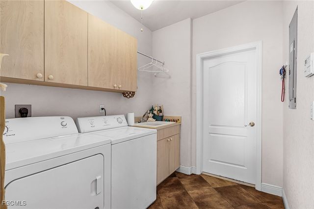 3611 NW 14th ST, Cape Coral, FL 33993