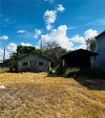 943 Chapa St, Robstown, TX 78380