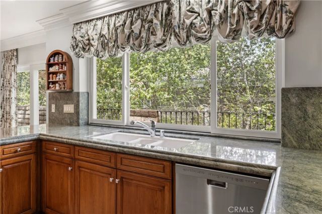 4011 Ellenita Avenue, Tarzana, CA 91356