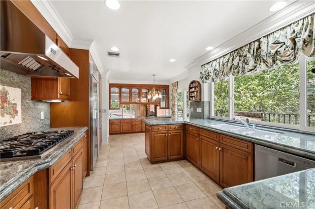 4011 Ellenita Avenue, Tarzana, CA 91356