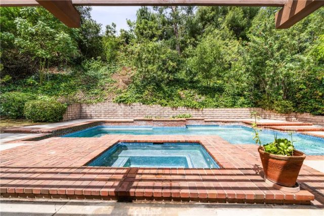 4011 Ellenita Avenue, Tarzana, CA 91356