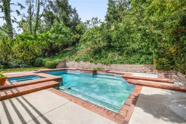 4011 Ellenita Avenue, Tarzana, CA 91356