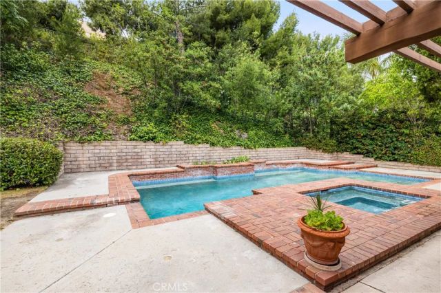 4011 Ellenita Avenue, Tarzana, CA 91356