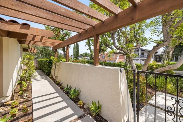 4011 Ellenita Avenue, Tarzana, CA 91356