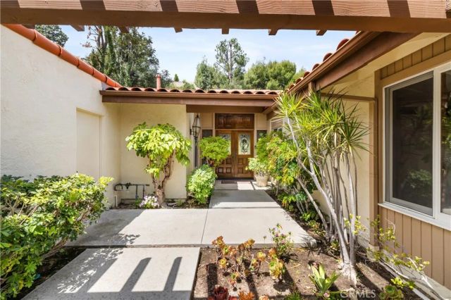 4011 Ellenita Avenue, Tarzana, CA 91356