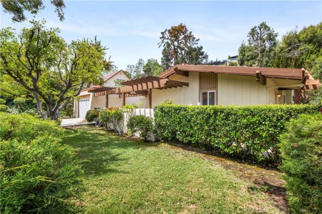 4011 Ellenita Avenue, Tarzana, CA 91356