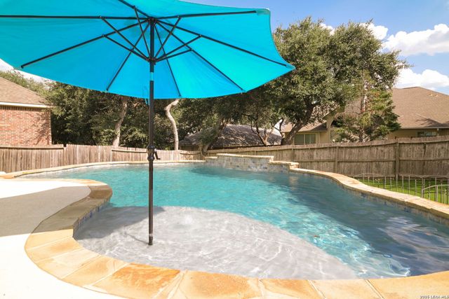 8918 Cordes, Helotes, TX 78023