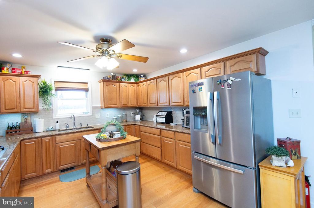 Image 20 of property listing at 12136 HOLLY RD, Ridgely, MD 21660