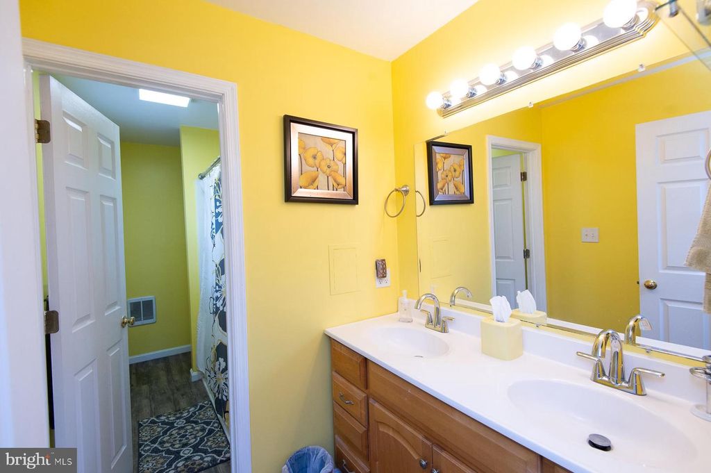 Image 34 of property listing at 12136 HOLLY RD, Ridgely, MD 21660