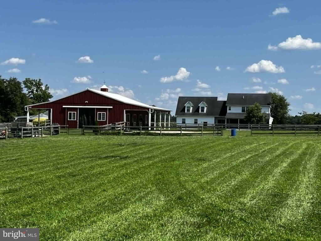 Image 4 of property listing at 12136 HOLLY RD, Ridgely, MD 21660