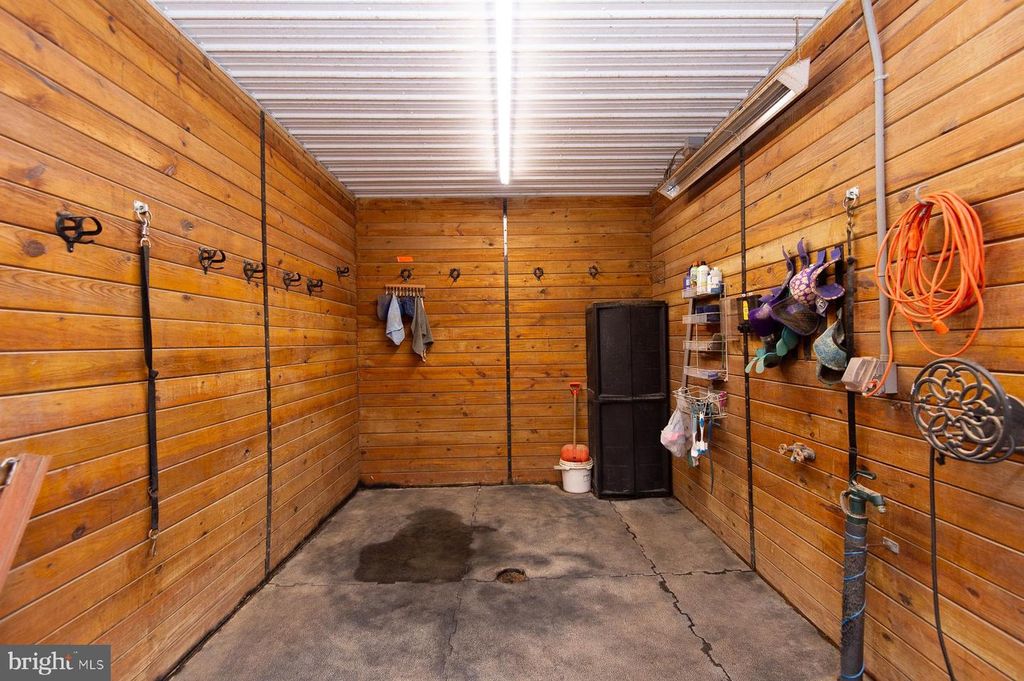 Image 91 of property listing at 12136 HOLLY RD, Ridgely, MD 21660