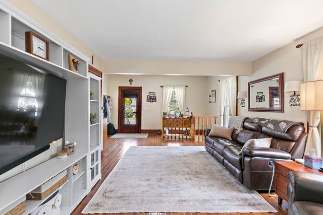 270 S Melrose Avenue, Elgin, IL 60123