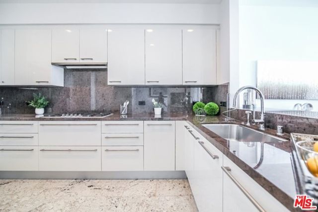900 W Olympic Boulevard 28D, Los Angeles, CA 90015