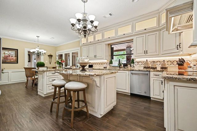 315 Oakview Circle, El Lago, TX 77586