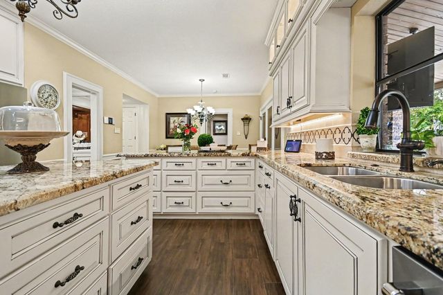 315 Oakview Circle, El Lago, TX 77586