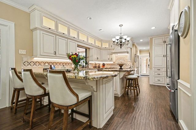315 Oakview Circle, El Lago, TX 77586