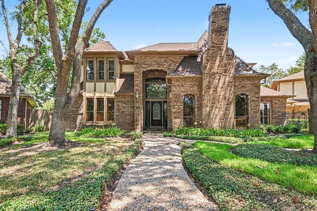 315 Oakview Circle, El Lago, TX 77586