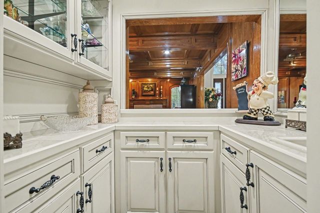 315 Oakview Circle, El Lago, TX 77586