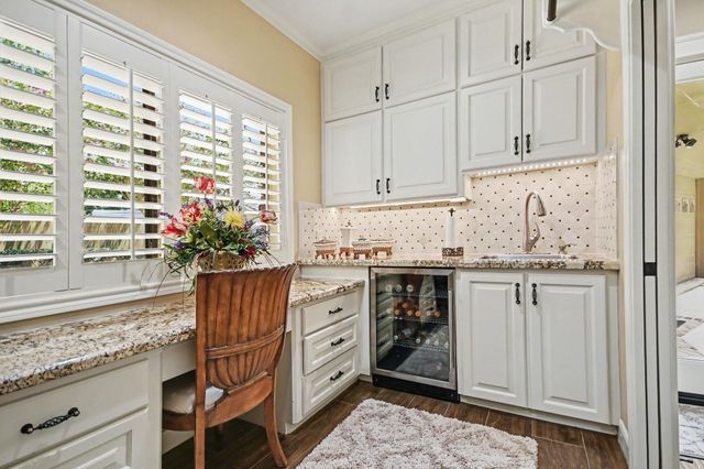 315 Oakview Circle, El Lago, TX 77586