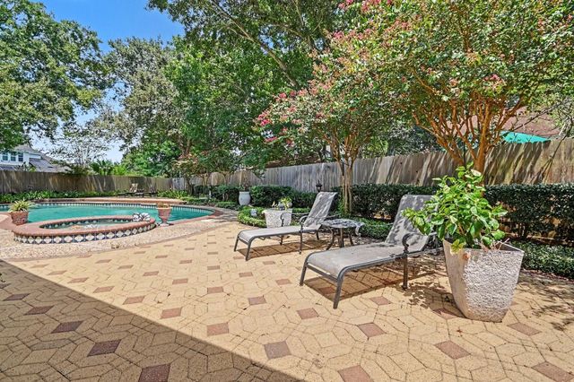 315 Oakview Circle, El Lago, TX 77586