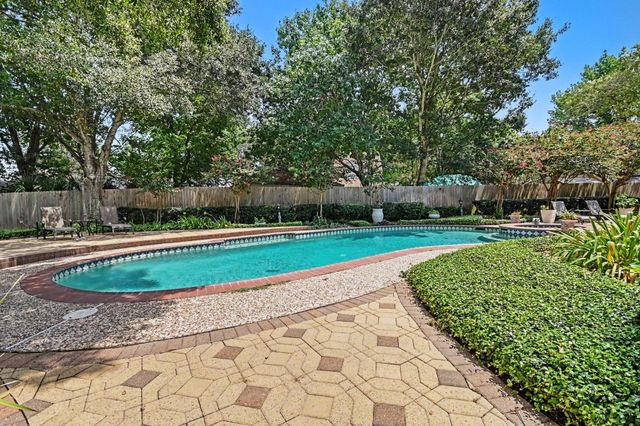 315 Oakview Circle, El Lago, TX 77586
