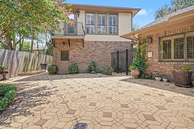 315 Oakview Circle, El Lago, TX 77586