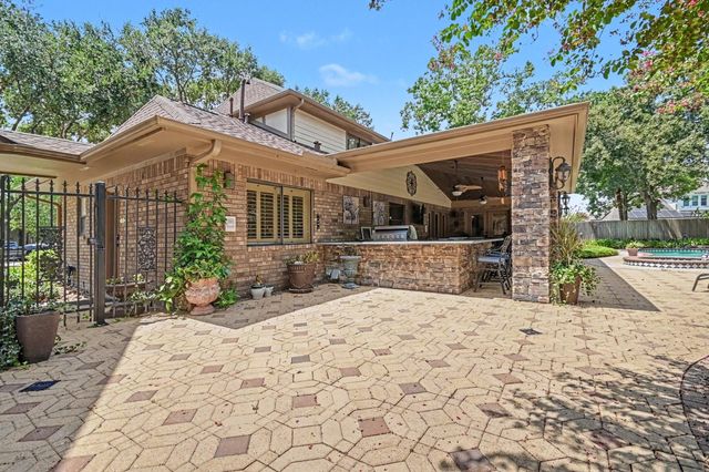 315 Oakview Circle, El Lago, TX 77586