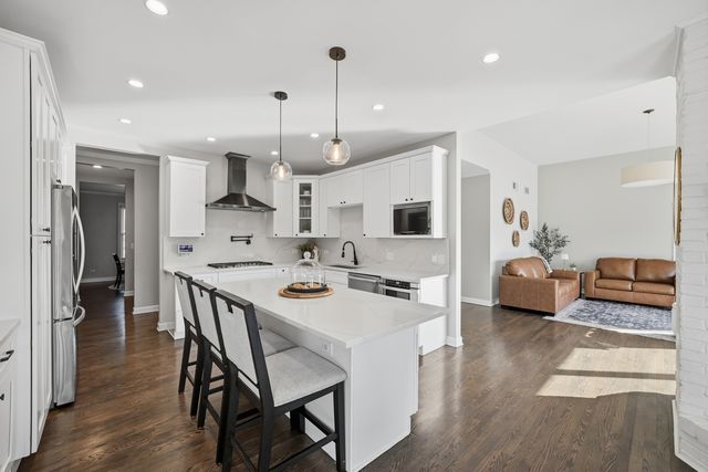 13202 LAKEPOINT Drive, Plainfield, IL 60585