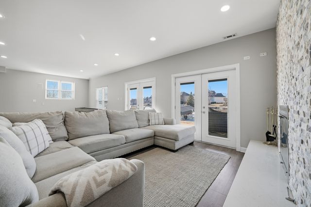 13202 LAKEPOINT Drive, Plainfield, IL 60585