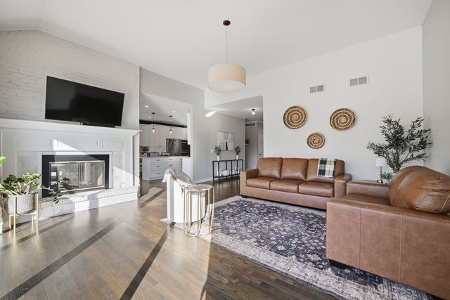 13202 LAKEPOINT Drive, Plainfield, IL 60585