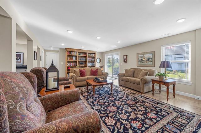 212 Colonial Crossing, Wentzville, MO 63385