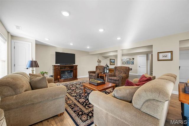 212 Colonial Crossing, Wentzville, MO 63385